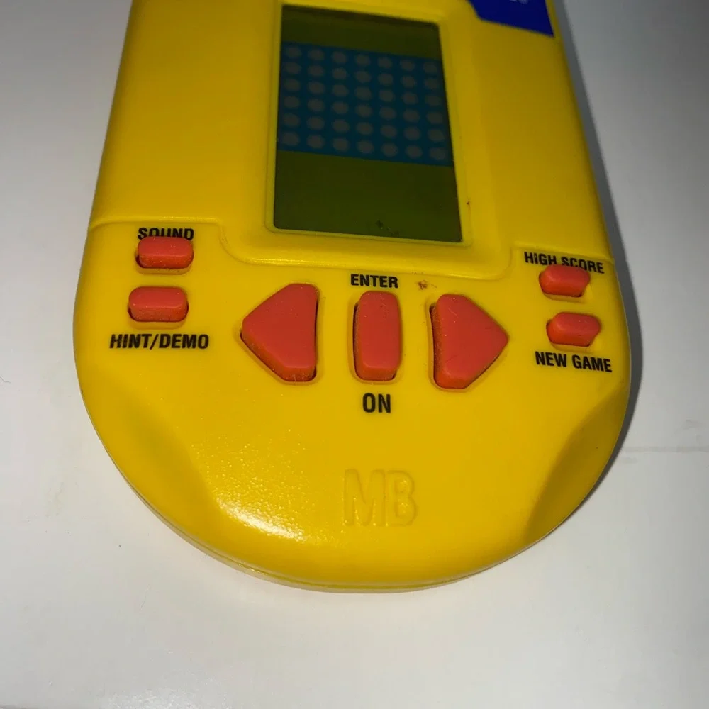 * Connect Four Electronic Handheld Game by Milton Bradley 1995
